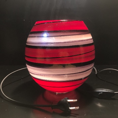 Lampe ronde petite rouge sans motif.